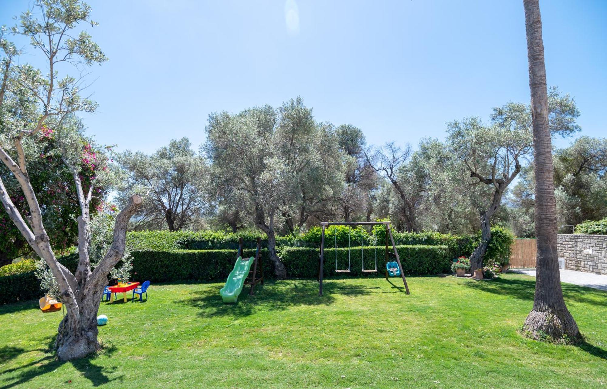 Villa Elisabeth Perama  Exterior photo