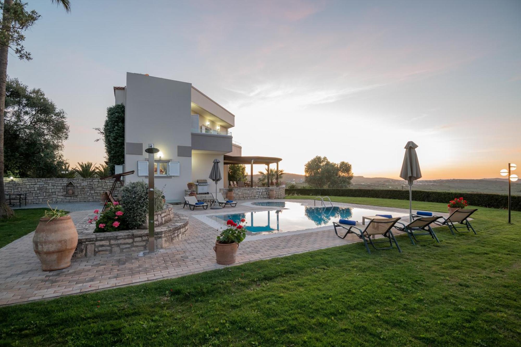 Villa Elisabeth Perama  Exterior photo