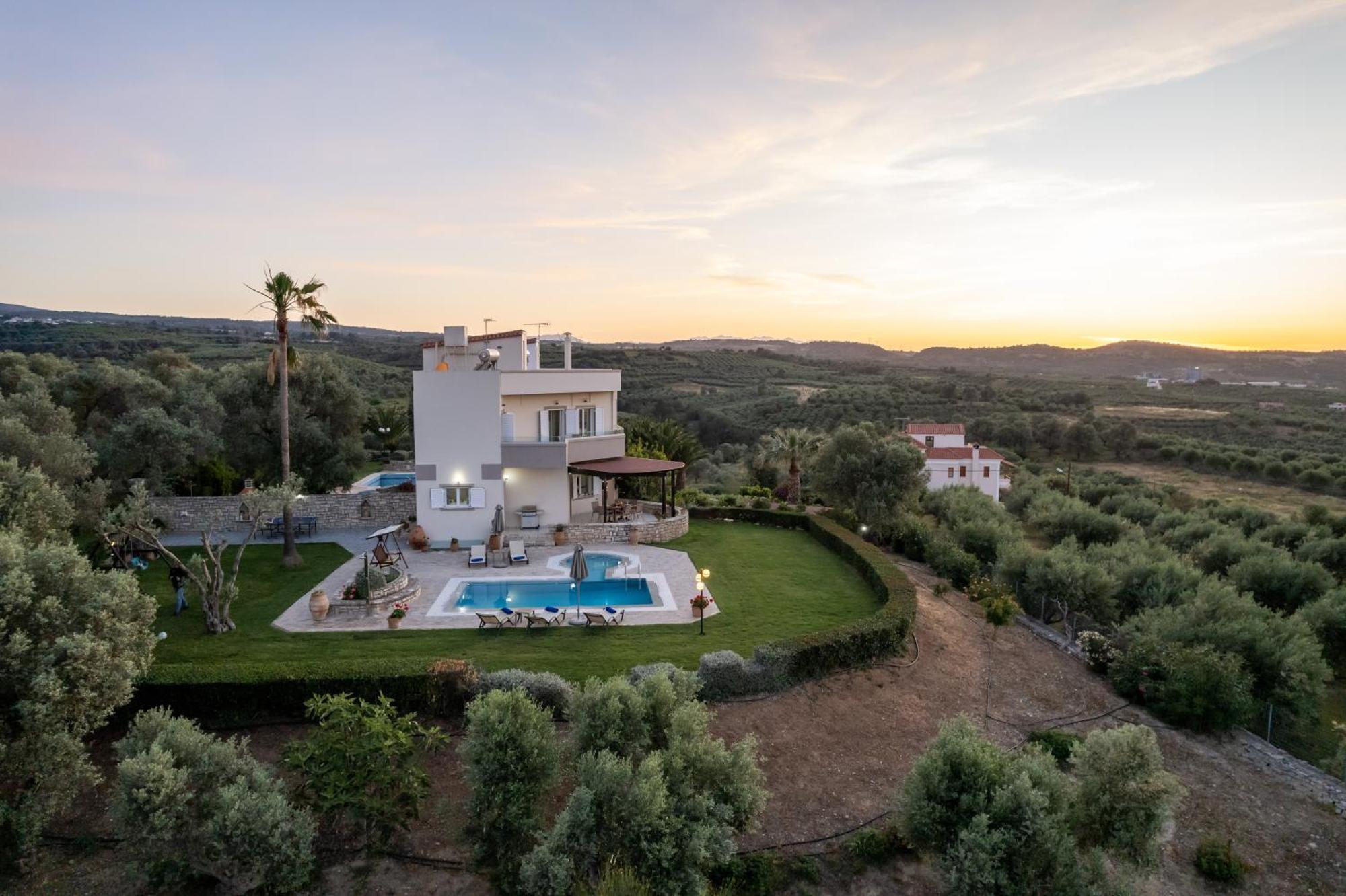Villa Elisabeth Perama  Exterior photo